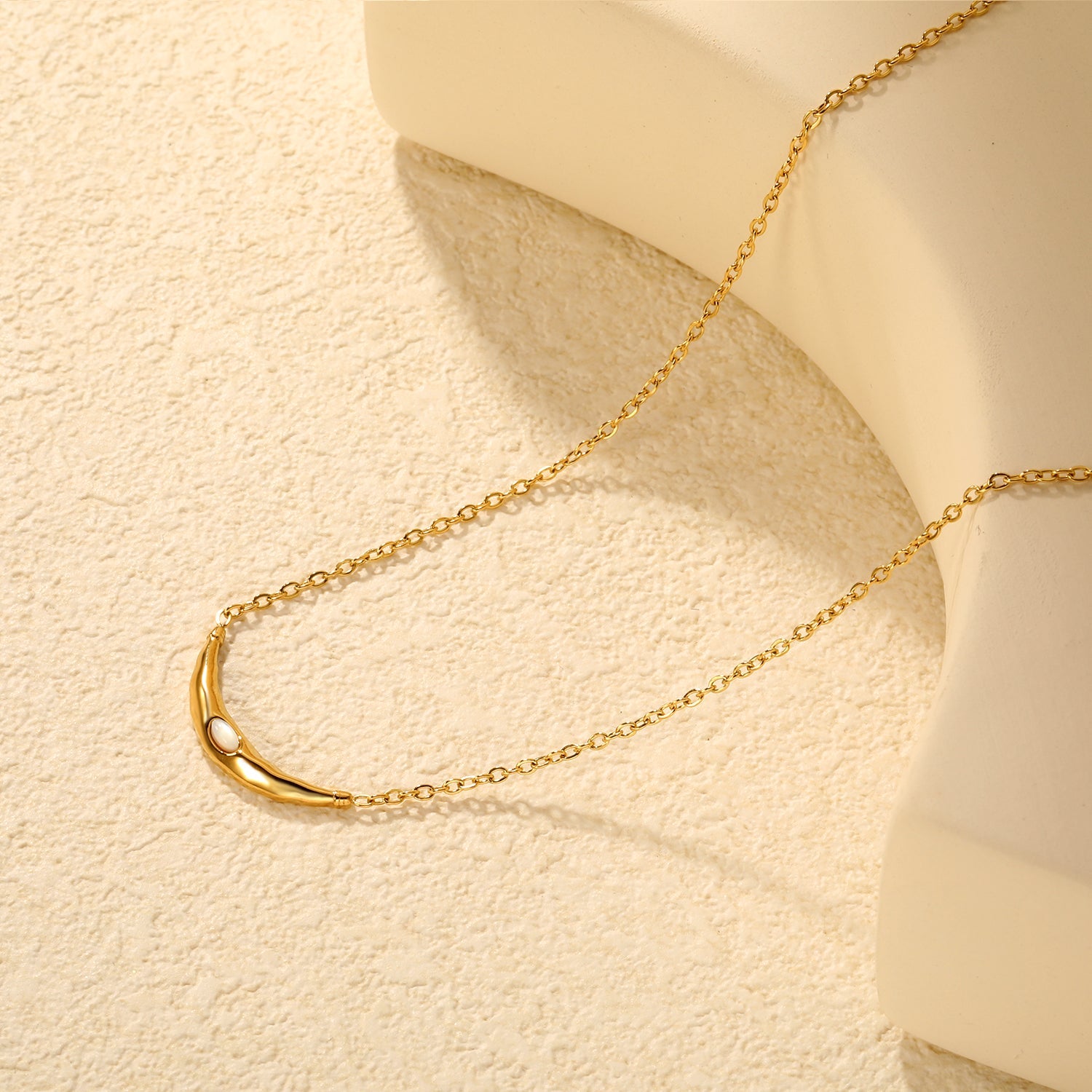 Aure Crescent Necklace - Aevum.accessorieshypoallergenicjewelry